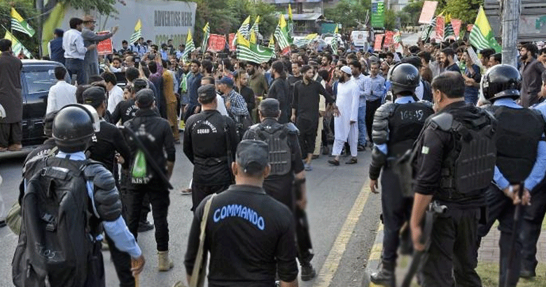 آزاد کشمیر میں ہڑتال کا چوتھا روز: سرکاری دفاتر، تعلیمی ادارے اور انٹرنیٹ سروس بند