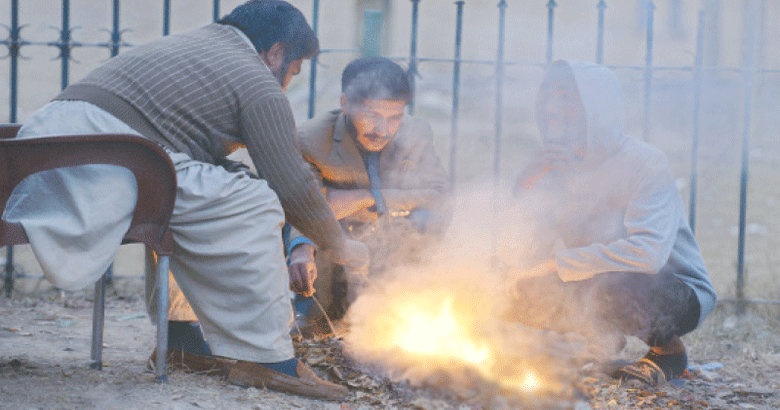 ملک بھر میں سردی کی شدید لہر، پہاڑی علاقوں میں ٹھنڈ کا راج، میدانی علاقوں میں دھند